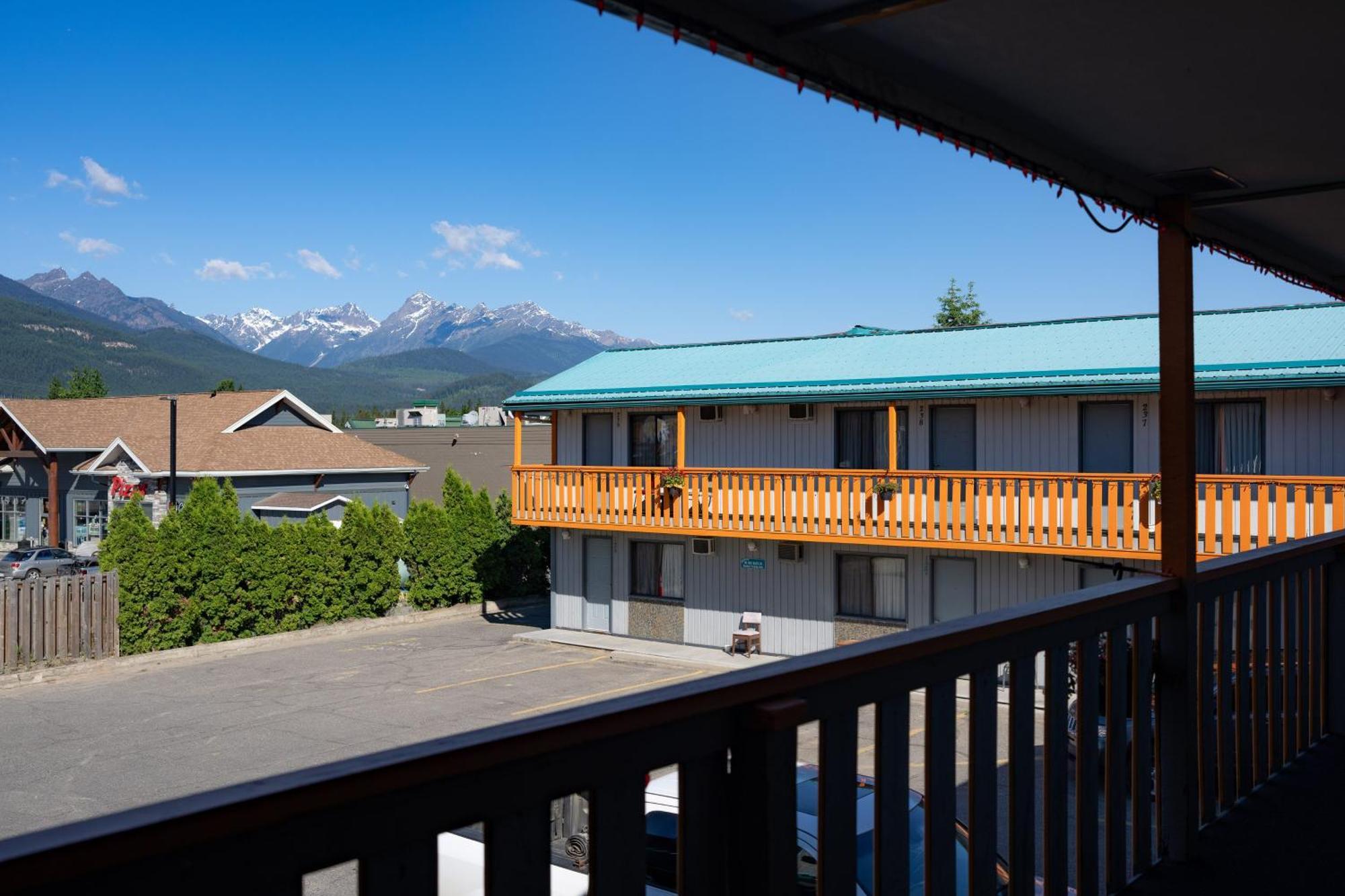 Alpine Inn Вейлмаунт Экстерьер фото